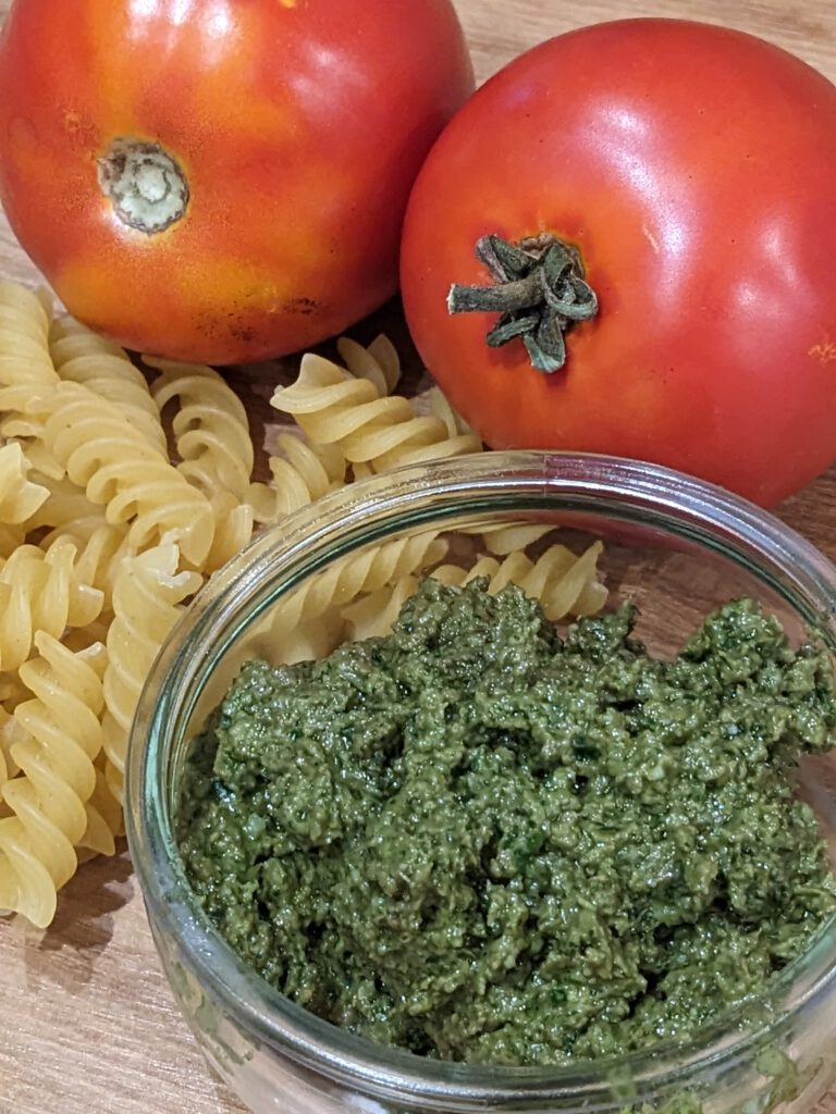 Nudeln mit selbstgemachten Pesto